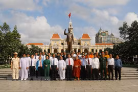 Dirigentes de Ciudad Ho Chi Minh rinden tributo a mártires 