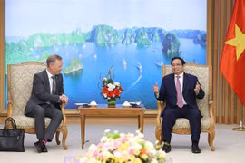 Primer ministro de Vietnam recibe al embajador saliente de Reino Unido