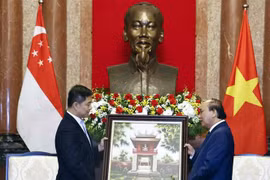 Presidente de Vietnam recibe a titular del Parlamento de Singapur