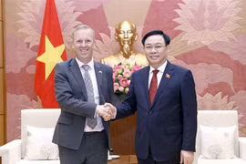 Presidente de Parlamento vietnamita recibe al embajador británico en Hanoi 