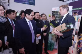 Premier vietnamita visita centro internacional de Horticultura en Holanda