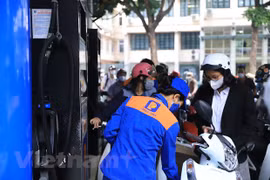 Siguen aumentando precios minoristas de la gasolina en Vietnam