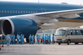 Más exfuncionarios vietnamitas arrestados por escándalo de soborno en vuelos de repatriación 