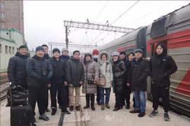 Aceleran evacuación de vietnamitas de ciudad ucraniana de Mariupol