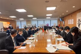 Vietnam propone exención de impuestos de residencia y renta para pasantes en Japón