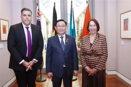 Presidente del Parlamento vietnamita se reúne con dirigentes legislativos australianos