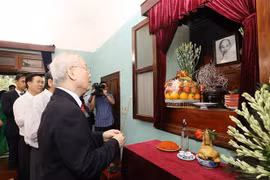Secretario general del PCV rinde tributo al Presidente Ho Chi Minh
