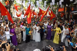 Conmemoran liberación de Hanoi con diversas actividades