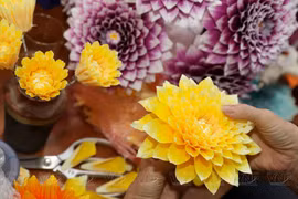 Confección de flores de seda en Hanoi