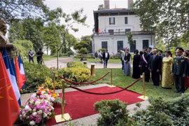 Vietnamitas en Reino Unido y Francia rinden homenaje al Presidente Ho Chi Minh