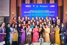 Destacan contribuciones de la mujer al desarrollo socioeconómico de Vietnam