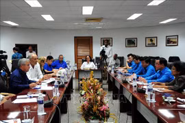 Dirigentes de Cuba aprecian lazos sindicales con Vietnam