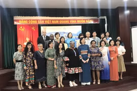 Expertos de Vietnam y Sudáfrica debaten papel de mujeres en liderazgo e integración internacional