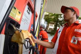 Indonesia planea aumentar precios del combustible y energía