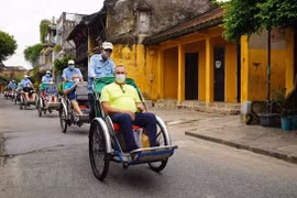 Primer ministro vietnamita urge elaborar hoja de ruta de reanudar actividades turísticas internacionales