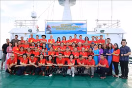 Vietnamitas en extranjero expresan patriotismo hacia mar e islas del país 