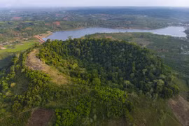 La belleza de cráteres en el Geoparque Dak Nong