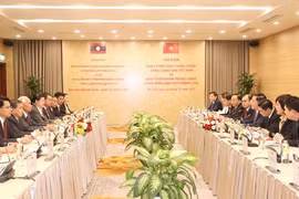 Robustecen cooperación entre Comisiones de Partidos de Vietnam y Laos