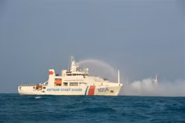 Guardias Costeras de Vietnam y China realizan patrulla conjunta