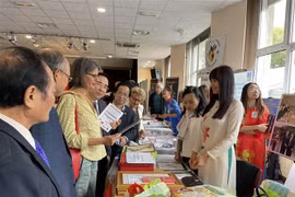 Profundizan amistad y solidaridad entre Vietnam y Francia