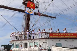 Buque escuela de vela Le Quy Don arriba a puerto malasio de Lumut