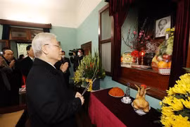 Rinden tributo al Presidente Ho Chi Minh en ocasión del Tet