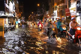 Registran inundaciones en diferentes zonas en Hanoi debido a aguacero