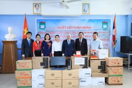 Vietnam obsequia a Escuela Bilingüe laosiana-vietnamita Nguyen Du