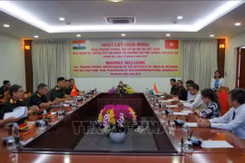Embajador indio visita Universidad de Telecomunicaciones en Khanh Hoa