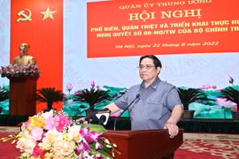 Premier vietnamita exige impulsar desarrollo de industria de defensa nacional 