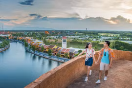 Reporteros y turistas extranjeros conocen provincia centrovietnamita de Quang Nam