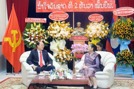 Dirigentes de Ho Chi Minh felicitan por la fiesta tradicional Bunpimay de Laos