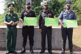 Provincia vietnamita dona fondos a guardias fronterizos de Camboya
