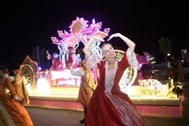 Carnaval callejero Sun Fest marca un verano emocionante en Da Nang
