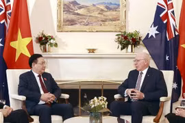 Titular del Parlamento vietnamita se reúne con gobernador general de Australia