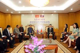 Vietnam y Laos fomentan cooperación periodística