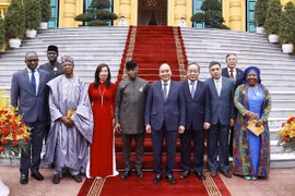 Presidente de Vietnam recibe al vicepresidente de Nigeria 
