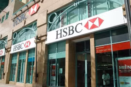 Primer banco en Vietnam estrena tarjetas de pago hechas con plástico reciclable