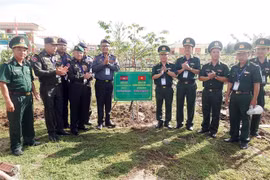 Jóvenes oficiales de guardia fronteriza camboyana y vietnamita impulsan intercambios