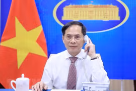 Canciller vietnamita sostiene conversación telefónica con su homólogo bielorruso