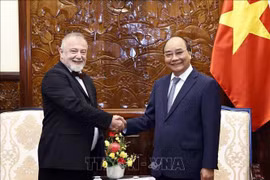 Presidente de Vietnam recibe a nuevos embajadores de países europeos