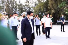 Primer ministro de Vietnam rinde homenaje a los mártires en la batalla de Gac Ma