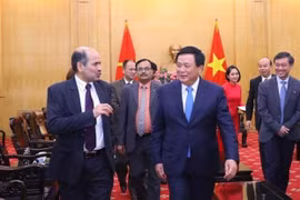 Dirigente partidista de Vietnam recibe a nuevo embajador de la India