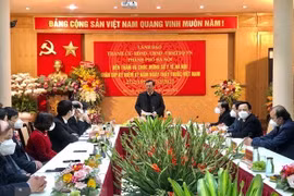 Instan a invertir en sector de salud en Hanoi