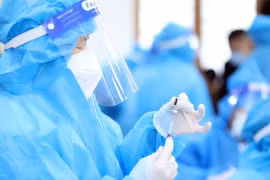 Mayoría de encuestados en Vietnam aboga por vacunación contra el COVID-19 para niños