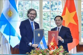 Vietnam y Argentina abogan por promover cooperación multifacética 