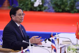 Premier vietnamita asiste a XVII Cumbre de Asia Oriental