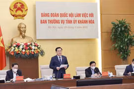 Presidente del Parlamento de Vietnam sostiene reunión de trabajo con dirigentes de provincia de Khanh Hoa