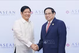 Primer ministro vietnamita se reúne con presidente filipino en Camboya
