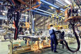 Prensa extranjera aprecia entorno de inversión en Vietnam